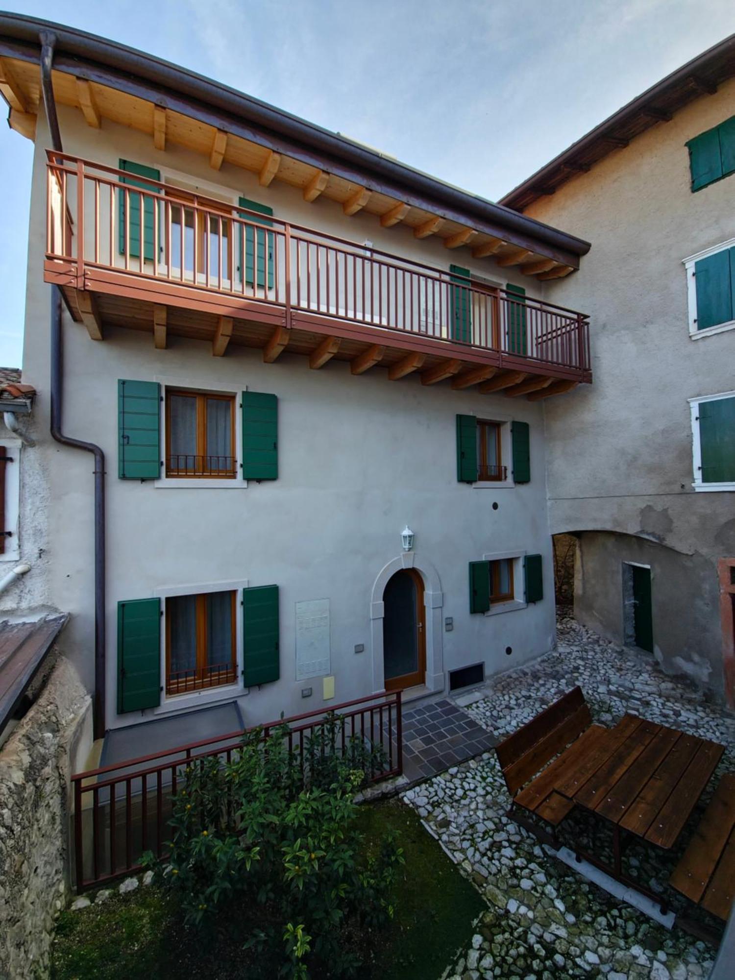 Casa Antico Borgo - Appartamento 1 Ассенца-ди-Бренцоне Экстерьер фото